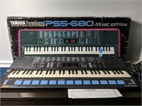 Vintage Yamaha PortaSound PSS-680 Keyboard