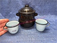 Miniature enamelware pot w/lid & cups (kids' sz)
