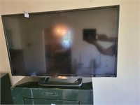 Insignia 32 in. TV