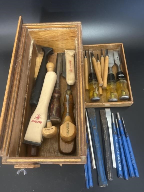 Chisels, Carvers and Scrapers in Wooden Box