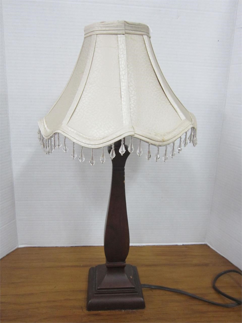 SMALL TABLE LAMP WITH BEADED SHADE