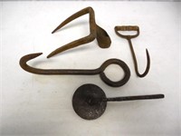 lot of 4 bale hook, hay hook, measuring wheel