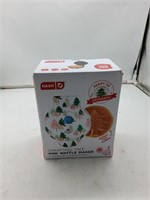 Dash Christmas tree mini waffle maker