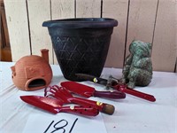 VTG GARDEN TOOLS / TOAD HOUSE ..MORE