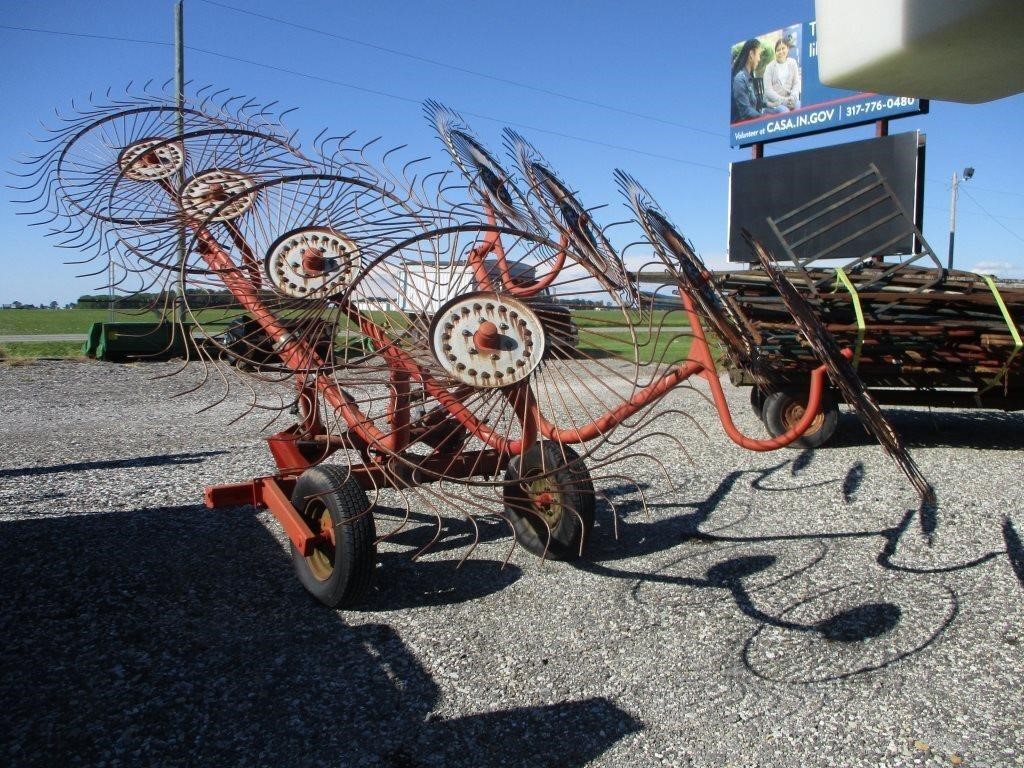 Gehl 418 8-Wheel Hay Rake