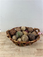 Rattan Basket with decorative Balls