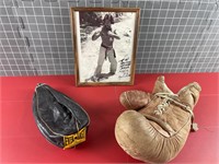 EVERLAST SPEED BAG, BOXING GLOVE & AUTOGRAPH