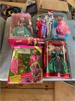 BARBIES FROM 1966 THRU 1995   HAPPY HOLIDAYS