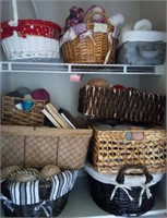 F - MIXED LOT OF BASKETS, KNITTING SUPPLIES & MORE