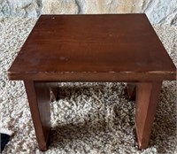 SMALL WOODEN FOOT/STEP STOOL