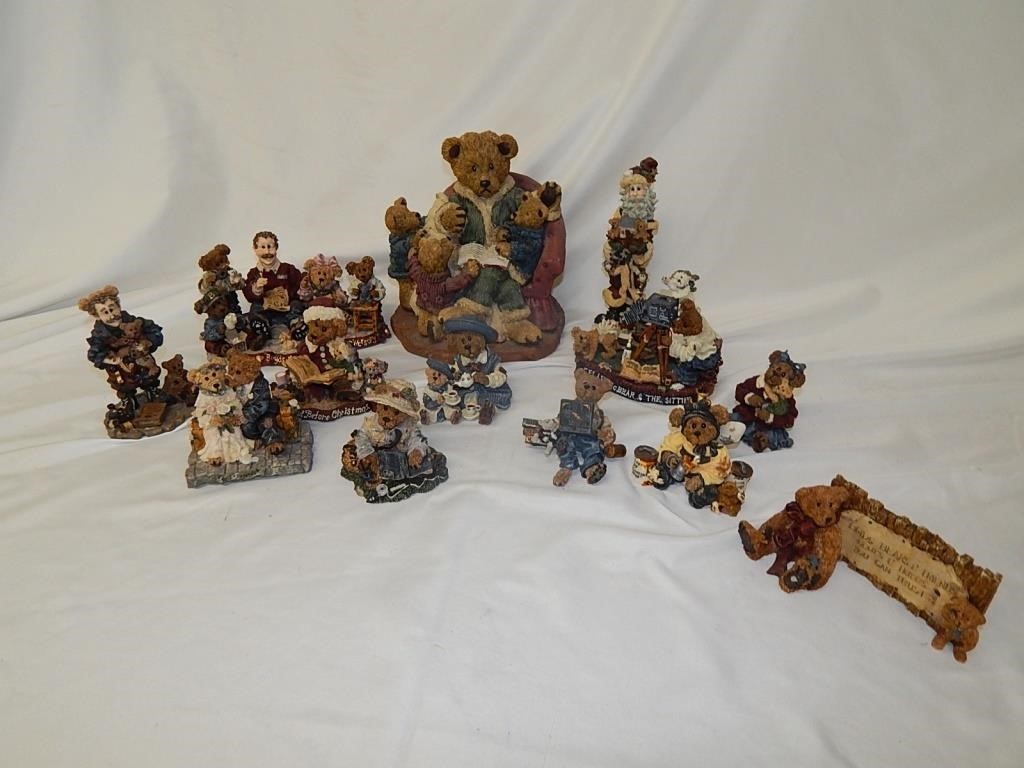Large Lot Boyd's Bears & Others