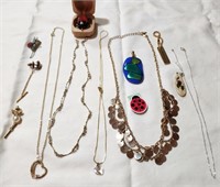 T - MIXED LOT OF COSTUME JEWELRY (W24)