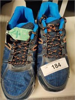 New pair mens's sneakers, size 8