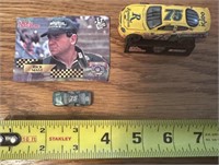 Nascar #75, 2 cars and trading card