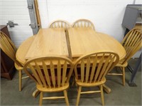 Beautiful Dining Room Table w/ (6) Chairs,
