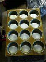 Large muffin pans