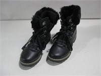Women's Catherine Boots Sz 8.5 Pre-Owned