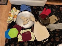 HOT MITS, CHOPPING BOARD, MEASURING CUPS