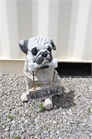 Resin bulldog welcome sign, 15.5"H