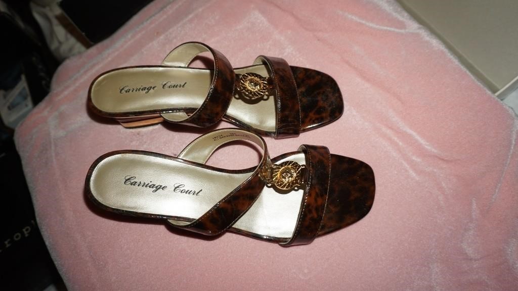 Carriage Court Wedge Sandals Size 7.5