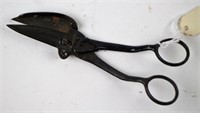 19TH C. CANDLEWICK TRIMMER
