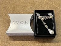 Avon Pearlesque Touches Necklace & Earring Set