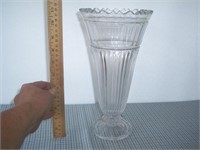 Pretty Vintage 11" Tall Flower Vase