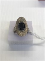 Large black onyx ring size 7 /1/2 .925 silver chin