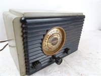Antique Crosley Fiver Tube Radio - Powers On but