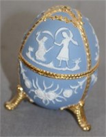 MUSICAL FOOTED JEWELRY EGG-WORKS