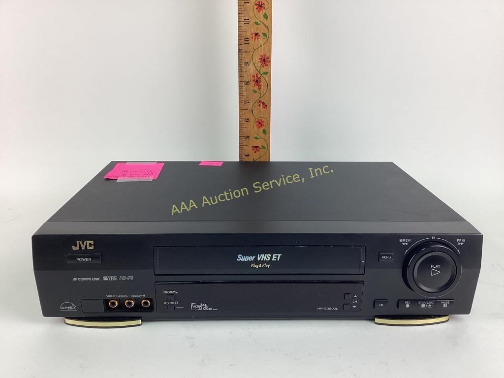 JVC VHS VCR HR-S3800U powers up.