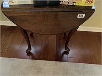 Small end table w/drop leaves