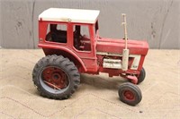 INTERNATIONAL 1586 TOY TRACTOR
