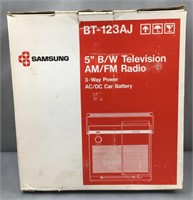 Samsung 5” b/w television am/fm radio 3 way power