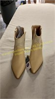 Universal thread boots, size 6, stained