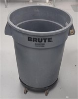 Brute Rubbermaid Modile Garbage Bin (22"×32")