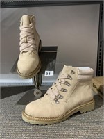 DIRTY LAUNDRY BOOTS CREAM, MICRO SUEDE SZ 7.5 NEW