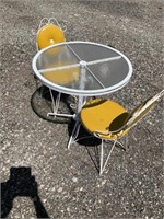 Sunporch table and 2 chairs