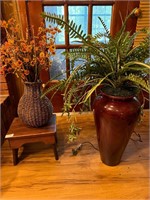 2 decortive vases & little wooden stool