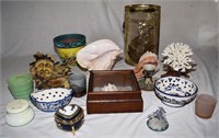 LOT - DECORATIVE ACCESSORIES