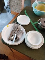 set of cutlery and plates/bowls