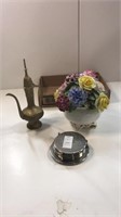 Flower arrangement figurine 
Stainless coaster