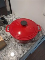 Enamel coated Cast iron pot with lid. 4 qt Good