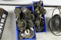 2 containers caster wheels