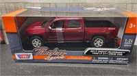 New 1/24 Scale 2017 Chevy Silverado Die Cast Truck