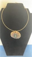 Flower necklace with hidden compartment - wire