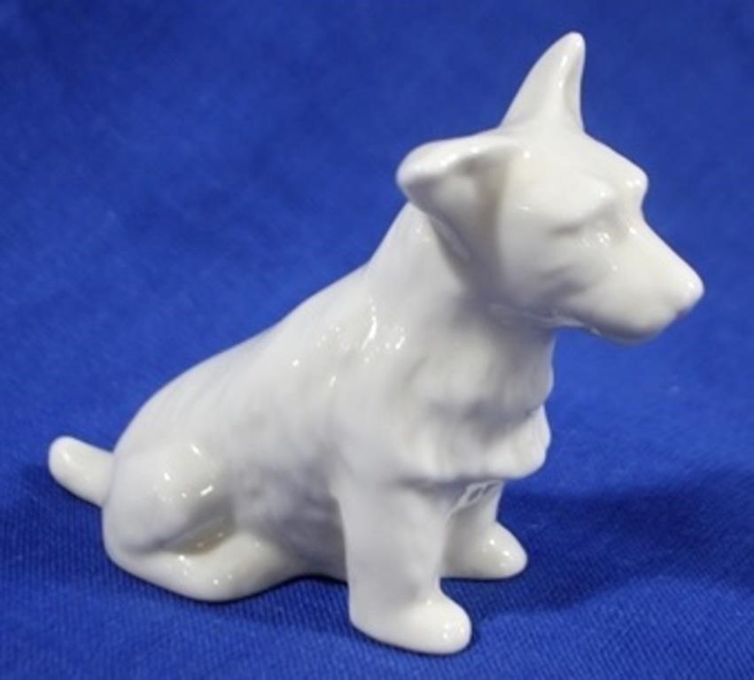 Belleek dog figurine, 3.25"