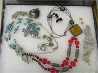 SELECTION OF COSTUME JEWELRY