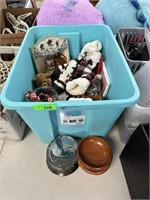 BOX LOT OF MISC DECOR ETC