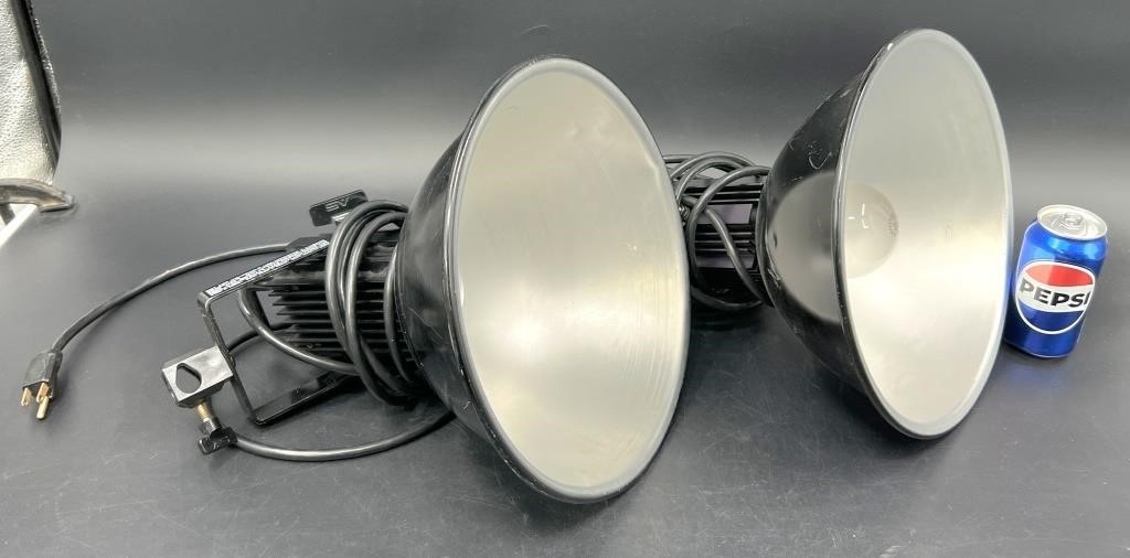 2 Smith-Victor PL-12 Photo Lights Working